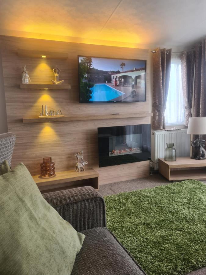 Beautiful 2 Bedroom Caravan, Holiday Park Tenby Saint Florence Екстер'єр фото