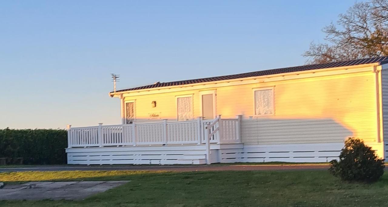 Beautiful 2 Bedroom Caravan, Holiday Park Tenby Saint Florence Екстер'єр фото