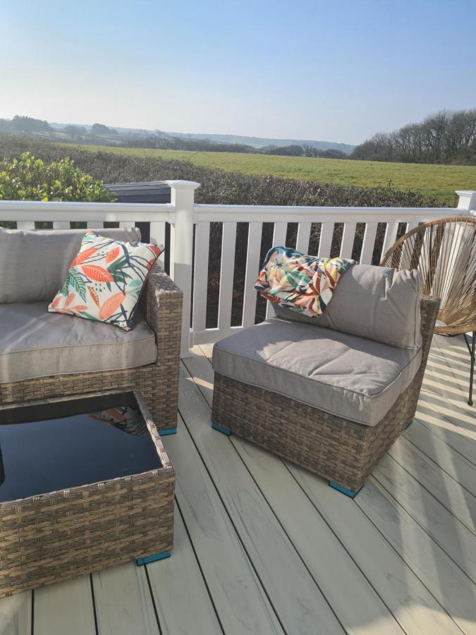 Beautiful 2 Bedroom Caravan, Holiday Park Tenby Saint Florence Екстер'єр фото