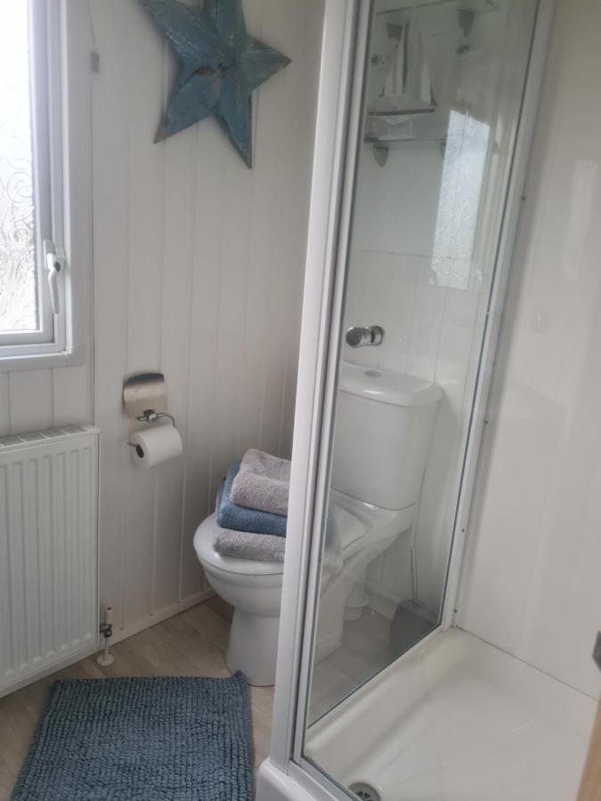 Beautiful 2 Bedroom Caravan, Holiday Park Tenby Saint Florence Екстер'єр фото