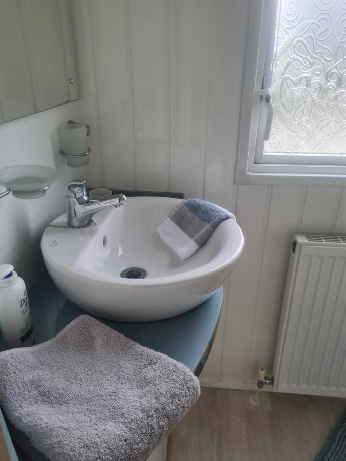 Beautiful 2 Bedroom Caravan, Holiday Park Tenby Saint Florence Екстер'єр фото