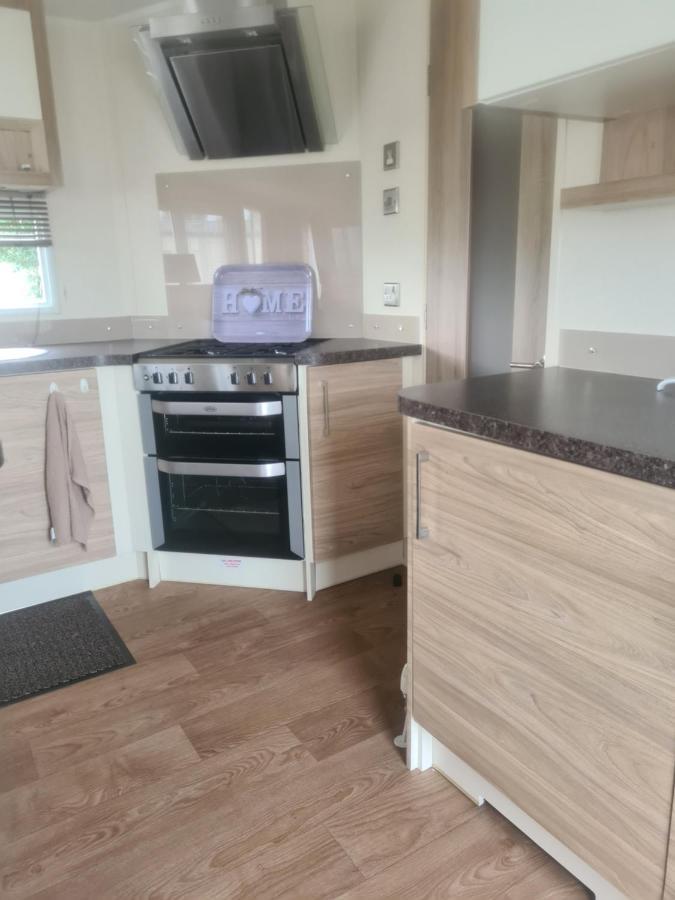Beautiful 2 Bedroom Caravan, Holiday Park Tenby Saint Florence Екстер'єр фото