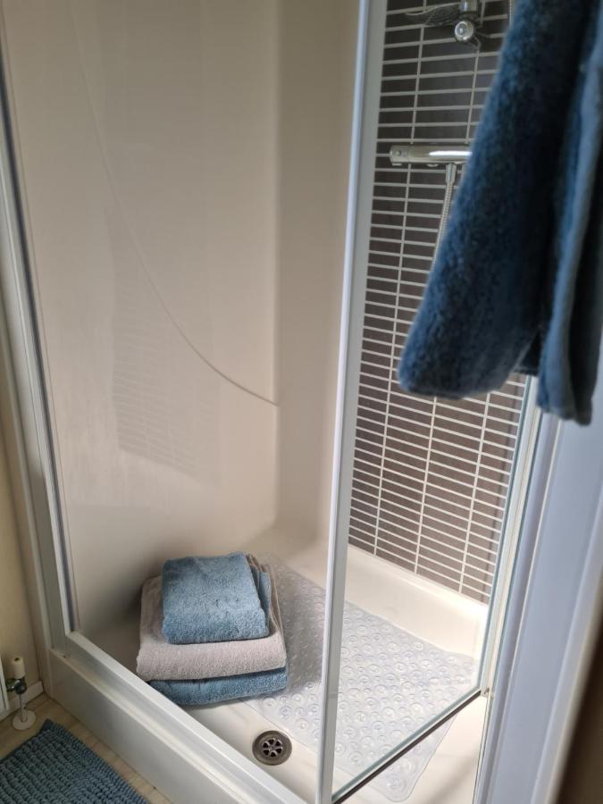 Beautiful 2 Bedroom Caravan, Holiday Park Tenby Saint Florence Екстер'єр фото