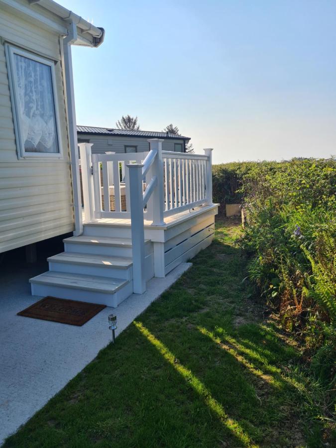 Beautiful 2 Bedroom Caravan, Holiday Park Tenby Saint Florence Екстер'єр фото