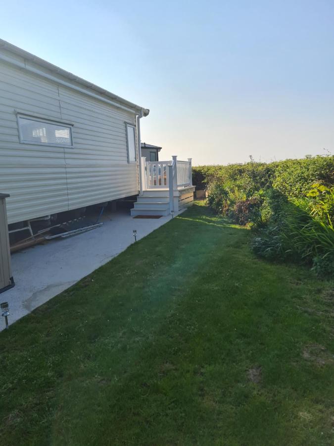 Beautiful 2 Bedroom Caravan, Holiday Park Tenby Saint Florence Екстер'єр фото