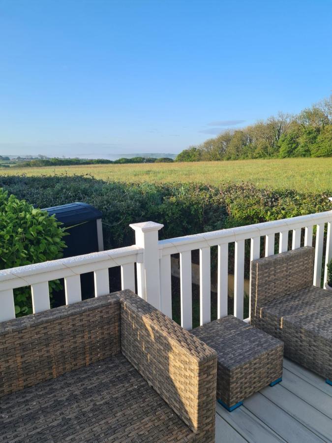 Beautiful 2 Bedroom Caravan, Holiday Park Tenby Saint Florence Екстер'єр фото