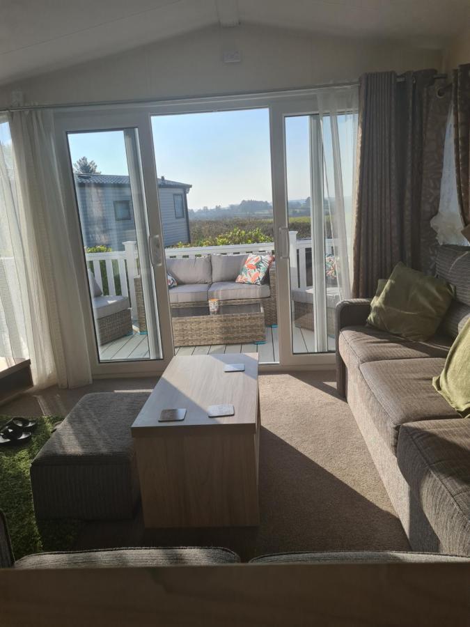 Beautiful 2 Bedroom Caravan, Holiday Park Tenby Saint Florence Екстер'єр фото