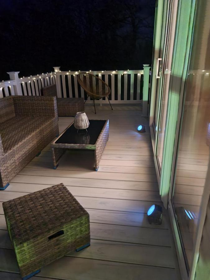 Beautiful 2 Bedroom Caravan, Holiday Park Tenby Saint Florence Екстер'єр фото