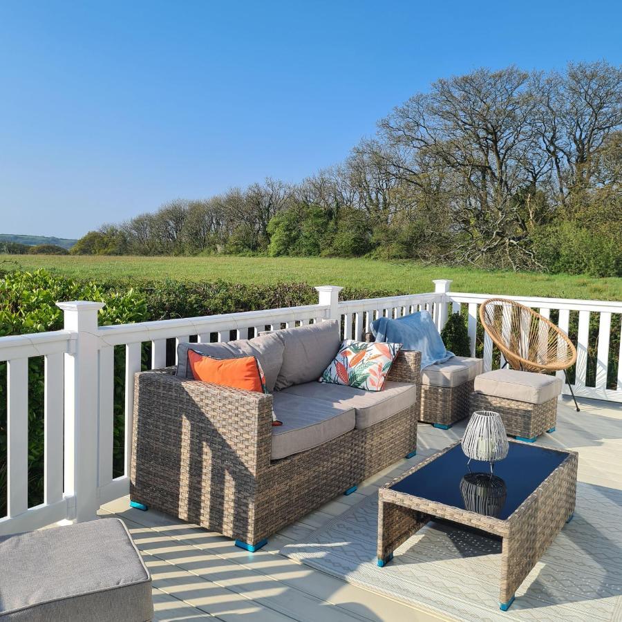 Beautiful 2 Bedroom Caravan, Holiday Park Tenby Saint Florence Екстер'єр фото