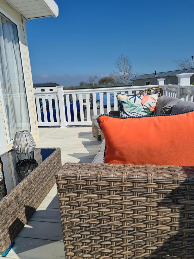 Beautiful 2 Bedroom Caravan, Holiday Park Tenby Saint Florence Екстер'єр фото