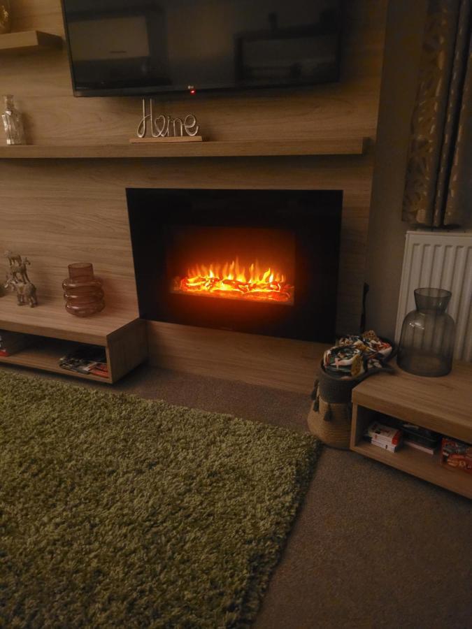 Beautiful 2 Bedroom Caravan, Holiday Park Tenby Saint Florence Екстер'єр фото