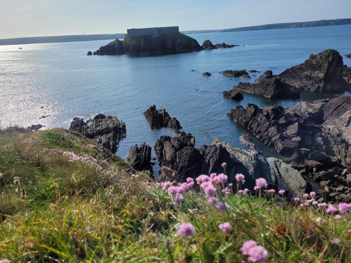 Beautiful 2 Bedroom Caravan, Holiday Park Tenby Saint Florence Екстер'єр фото
