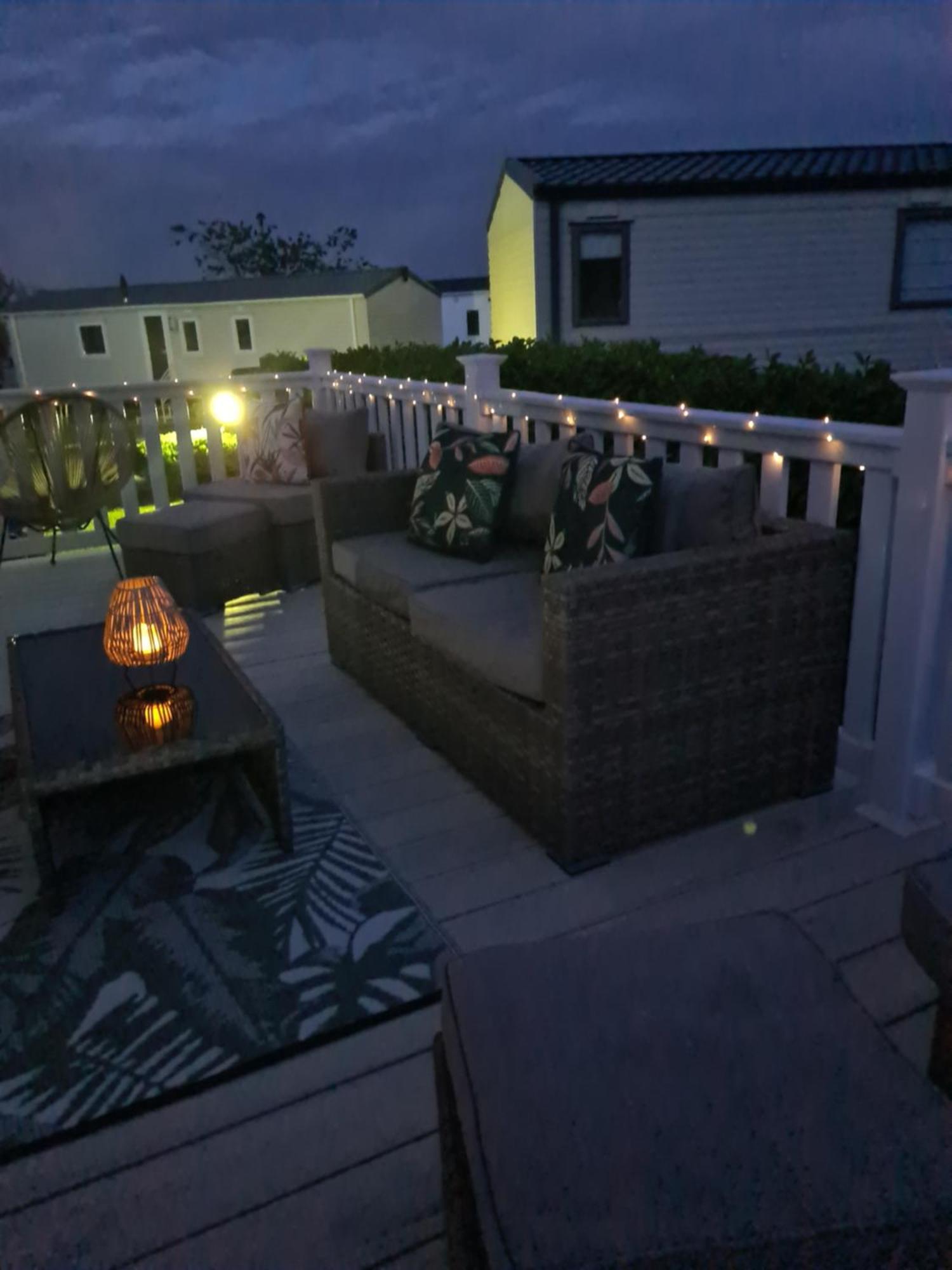 Beautiful 2 Bedroom Caravan, Holiday Park Tenby Saint Florence Екстер'єр фото